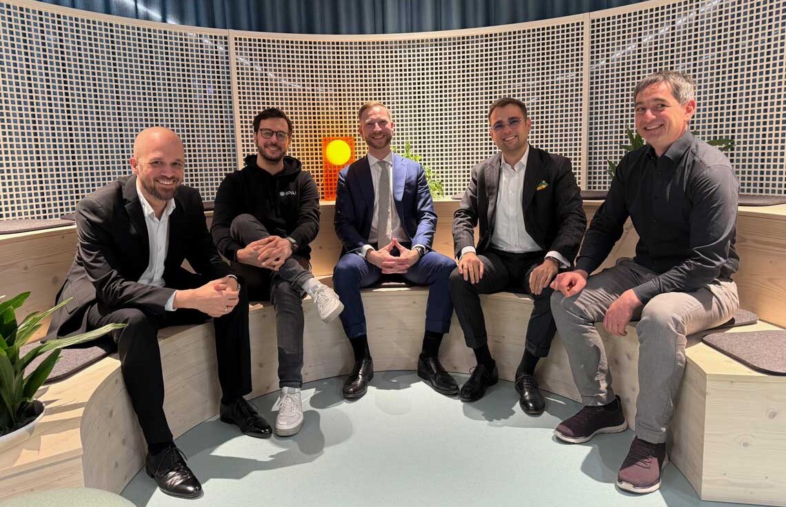 v. l. n. r. Daniel Gottschalck (Managing Director, GFT), Moritz Gräter (CEO, IPAI), Dr. Julian Lohf (Executive Advisor to the Chairman of the Board, GFT), Maximilian Baritz (Managing Director, GFT), Denis Häußler (Lead Consultant, GFT)<q>GFT